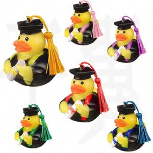 Canard en caoutchouc jaune amusant pour la remise des diplômes, unisexe, en gros, pour la douche et la baignade des enfants, jouets de bain flottants sonores - Product Image 1