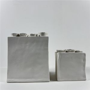 แจกันเซรามิกสีขาวทันสมัย รูปทรงกลีบดอกไม้โดดเด่น ดีไซน์ร่วมสมัยสำหรับตกแต่งบนโต๊ะ - Product Image 3