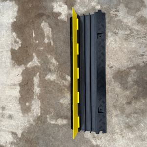 ตัวป้องกันสายเคเบิลยางคุณภาพสูง 3 ช่อง สำหรับป้องกันสายไฟในงานคอนเสิร์ต - Product Image 4