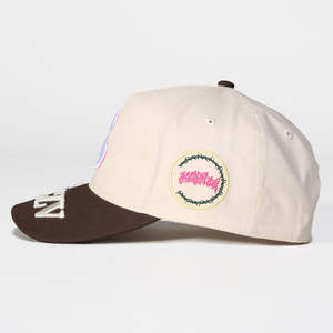 قبعة بيسبول قطنية مخصصة بخمسة ألواح، بتصميم a-frame، قابلة للتعديل (snapback)، بلون واحد، مع إمكانية تطريز الشعار، قبعة بيسبول سادة بلونين - Product Image 4