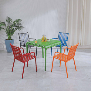 Ensemble de salle à manger moderne pour l'extérieur, <span class=keywords><strong>table</strong></span> et chaises de terrasse en aluminium coloré pour <span class=keywords><strong>jardin</strong></span>, hôtel, café - Product Image 1