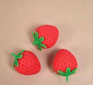 Juguete Blandito de Fresa Kawaii, Pelota Antiestrés de PU, Juguete Sensorial Realista con Forma de Fruta para Niños y Adultos, Regalo - Product Image 4