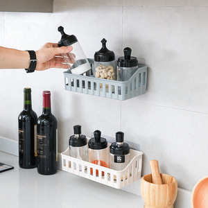 Étagère suspendue minimaliste en plastique 26x12x9 cm, panier de rangement multifonction pour cuisine, fixation murale sans perçage - Product Image 3