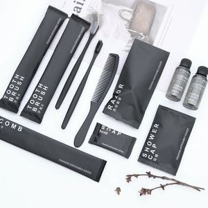 Kit <span class=keywords><strong>de</strong></span> salle <span class=keywords><strong>de</strong></span> bain jetable <span class=keywords><strong>pour</strong></span> hôtel : brosse à dents à poils souples, dentifrice, peigne, <span class=keywords><strong>savon</strong></span> et shampoing – Vente en gros - Product Image 3