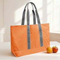 Sac fourre-tout en nylon froissé écologique pour femmes avec pochette surdimensionnée et fermeture éclair pour la salle de sport, la plage, le travail, les voyages, logo personnalisé, vente en gros