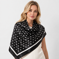 Service d'impression de foulards carrés en soie de luxe avec design numérique personnalisé, motifs et logo pour femmes