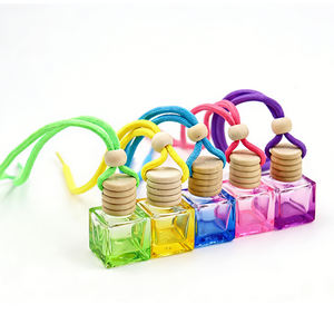 Flacon de parfum suspendu rechargeable de 8 ml, en forme de losange, pour voiture, diffuseur d'arômes en verre avec couvercle en bois - Product Image 6