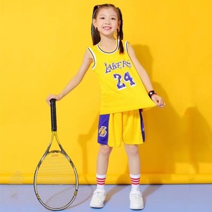Ensemble 2 pièces OEM/ODM pour enfants : Maillot de basket <span class=keywords><strong>Lakers</strong></span> Bryant sans col en V et legging <span class=keywords><strong>James</strong></span> pour tout-petits - Product Image 1