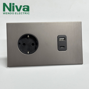 Panel de Acero Inoxidable Personalizable Niva Eunv5 Luxury con Tomacorriente Schuko + USB-A + USB-C para Pared del Hogar - Product Image 2