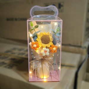 Ramo de Rosas y Girasoles Artificiales Hechos a Mano con Ganchillo, Ramo Moderno de Hilo, Jardín 1987, Caja de Regalo para el Día de la Madre - Product Image 3