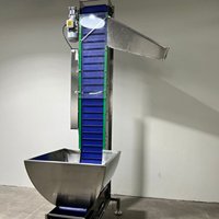 Chaîne de convoyeur inclinée à grande vitesse en acier inoxydable 304 de type 300 avec capuchon en plastique, nouvelle machine de levage pour usage en restaurant