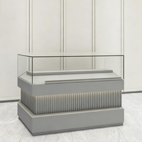 Vitrines sur mesure pour spiritueux et tabac, adaptées aux magasins vendant des spiritueux et du tabac haut de gamme, des cadeaux et des articles de luxe
