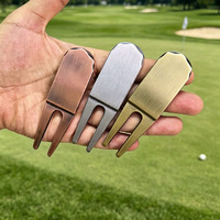Accessoires de golf : Repaireur de divots, fourche de golf et marqueurs de balle en laiton et métal argenté, à bord biseauté, design vierge, pour usage extérieur
