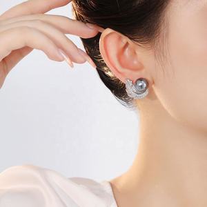 Pendientes Retro Franceses de Alta Gama, Nuevos con Incrustaciones de Circonita, Pluma y Perla, con Baño de Oro de Lujo, Diseño Geométrico de Cobre para Regalo - Product Image 3