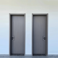 Porte en WPC gravée, personnalisable en couleur et en taille, résistante à l'humidité et aux termites, fabriquée en Chine par Oufei, OEM ODM, en PVC laminé.