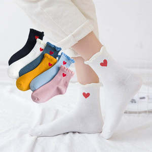 Nueva primavera otoño blanco y negro <span class=keywords><strong>con</strong></span> Pequeño amor dos barras orejas de madera rizado boca suelta <span class=keywords><strong>calcetines</strong></span> de algodón para damas - Product Image 2