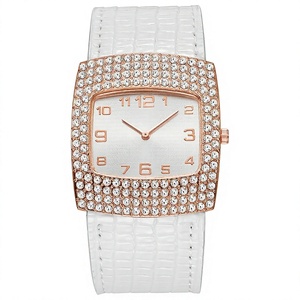 Cadeaux de tous les jours en gros, nouvelle ceinture en cuir de luxe à motif serpent, montre à quartz sertie de diamants pour femmes - Product Image 3