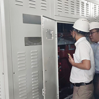 Tableau de distribution électrique industriel personnalisé 415V 480V avec disjoncteur pour applications intérieures