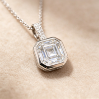 Collier pendentif élégant pour soirée, avec zircon octogonal brillant à taille étagée, pavé, design à passant, sur chaîne à maillons en cuivre tendance