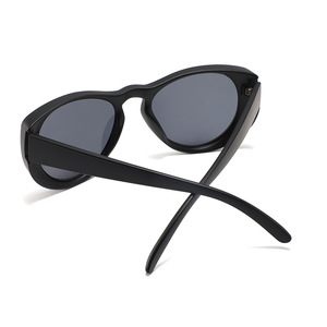 Gafas de Sol Extra Grandes de Estilo Europeo para Hombre, Montura Negra, Lentes de PC con Protección UV400, Protección Solar para Conducir, Viajes y Uso Casual - Product Image 3