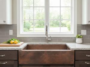 Fregadero de Cocina Premium de Cobre Sólido Estilo Rústico con Delantal Frontal, Hecho a Mano con Superficie Martillada, Tazón Profundo, Diseño Vintage - Product Image 3