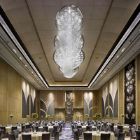 Lustre de plafond en cristal de luxe, design courbé, long et carré, hauteur réglable, commande sans fil, pour hall d'hôtel, banquet