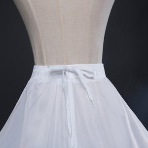 <span class=keywords><strong>Jupon</strong></span> de mariage de <span class=keywords><strong>robe</strong></span> de bal de <span class=keywords><strong>femme</strong></span> de haute qualité avec 6 cerceaux <span class=keywords><strong>sous</strong></span> la jupe pour les mariages - Product Image 4