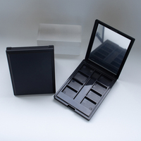 Boîtes de palette de maquillage vides en plastique recyclable ABS à 8 trous carrés noirs pour fards à paupières et blush avec fente pour pinceau et miroir