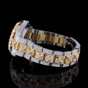 Montre en moissanite éblouissante avec bracelet entièrement serti et en acier inoxydable, conçue pour un style élégant et tendance - Product Image 2