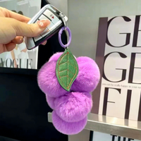 En gros, Breloques de sac en fausse fourrure de lapin Rex, mignonnes boules pompon, pendentifs de sac en peluche motif fruit de raisin, porte-clés de voiture