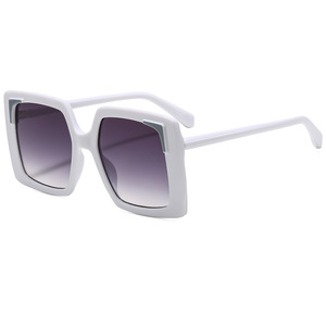 Lunettes Photogray carrées pour femmes UV400 PC certifiées Global Recycled Standard, protègent les yeux du vent, de la poussière, des insectes et des rayons UV - Product Image 4