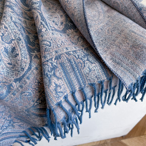 Chal de Viaje con Estampado Étnico Paisley y Borlas, Ligero y Versátil para Mujer - Product Image 4