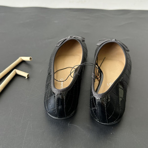Zapatos <span class=keywords><strong>de</strong></span> baile <span class=keywords><strong>de</strong></span> <span class=keywords><strong>cuero</strong></span> para niños <span class=keywords><strong>de</strong></span> color sólido y a la moda con punta redonda en estilo <span class=keywords><strong>Ballet</strong></span>. - Product Image 5