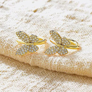 Orecchini a Farfalla con Micro Pavé per Donne, Eleganti Gioielli per Orecchie Scintillanti e alla Moda - Product Image 3