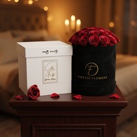 Boîtes d'emballage cadeau écologiques carrées et rondes avec logo personnalisé, revêtement UV, dorure à chaud, fleurs blanches et noires, vente chaude