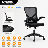 Chaise de bureau exécutive ergonomique en tissu maillé à dossier moyen de conception moderne avec accoudoirs réglables, hauteur réglable et pivotante