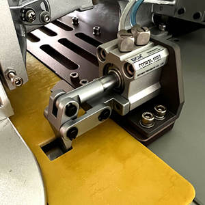Machine à coudre industrielle à point noué, simple aiguille, automatique, pour la couture latérale des semelles de chaussures, neuve - Product Image 4