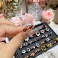 Bague tendance pour femme en laiton plaqué or 18 carats avec zircon rouge taillé géométriquement, idéale pour mariage, fiançailles, fête ou cadeau