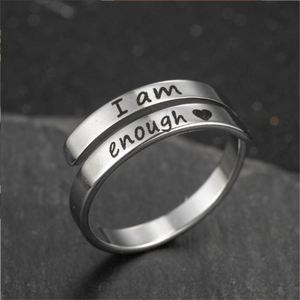 Bague de mode, bijou inspirant, cadeau pour femme, bague ajustable torsadée et gravée « I Am Enough » - Product Image 2