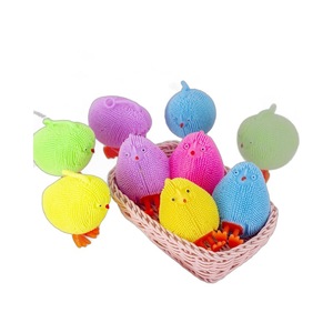 Bestseller Jouet à presser anti-stress en forme de poussin lumineux et boule de fourrure, pour enfants de 5 à 7 ans, vente en gros pour les vendeurs de rue - Product Image 4