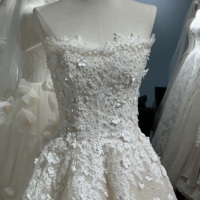 Robe de mariée coupe princesse en dentelle florale 3D, taille basque, traîne cathédrale, ivoire, 2026, perlée, sur mesure, vente en gros