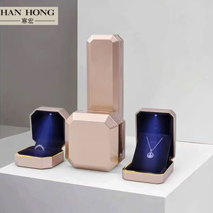Оптовая продажа роскошных подарочных коробок для ювелирных изделий из ПУ под заказ светодиодная светлая коробка для упаковки ювелирных изделий браслет ожерелье серьги кольцо восьмиугольная коробка - Product Image 1