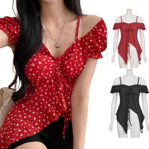 Z-1293 Blouse moulante à pois rouges avec ourlet asymétrique – T-shirt doux et confortable pour femme, idéal pour la vie étudiante et les trajets quotidiens - Product Image 1