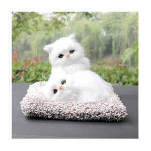 Tapis de simulation de chatons à fourrure réaliste 2 en 1 pour la maison, le tableau de bord de la voiture, le <span class=keywords><strong>d</strong></span>ésodorisant, les cadeaux promotionnels. - Product Image 2