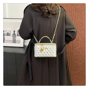 2025 nuevos bolsos de moda para mujer, bolso ligero de lujo con entramado de diamantes, bolso cuadrado para mujer, bolso de hombro tipo cubo - Product Image 3