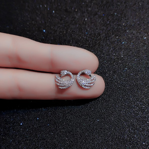 Joyería de moda KYED0446 Pendientes de circón 3A con forma de alas chapadas en platino para mujer - Product Image 2