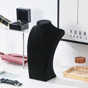 Expositor de Collares de Terciopelo Negro, Soporte Organizador de Joyas para el Hogar o Tienda - Product Image 5