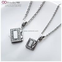 Antique Holly Bible Book Promise Locket Openable Pendant Collier pour Amis pour Couples