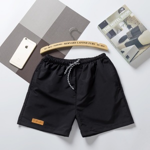 Shorts de sport de basketball pour hommes, design OEM, cordon de serrage, couleur unie, tissu en maille personnalisé, shorts d'entraînement pour la course à pied pour hommes - Product Image 2