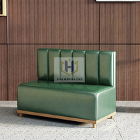 Ensemble de meubles de restaurant au design moderne, table à manger en bois de couleur personnalisée avec 4 chaises pour les salons de thé, les cafés, les cuisines et les hôtels